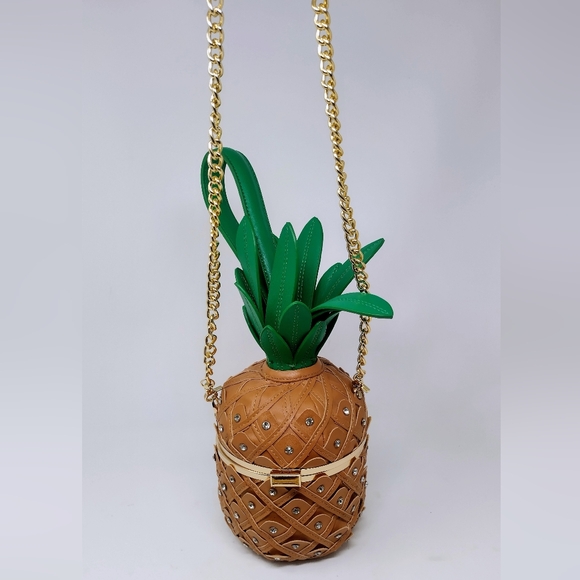 Novelty Pineapple 3D By The Pool Women's Crossbody Bag